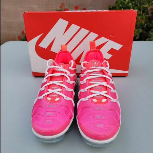 Nike Shoes - Nike air vapormax plus